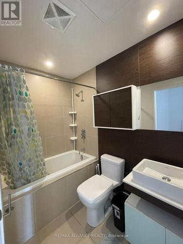 1408 - 75 St Nicholas Street, Toronto, ON - Indoor Photo Showing Bathroom