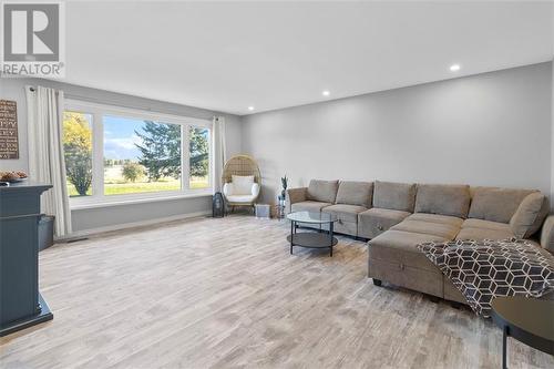 4182 Bisseltown Road, Brockville, ON - Indoor Photo Showing Living Room