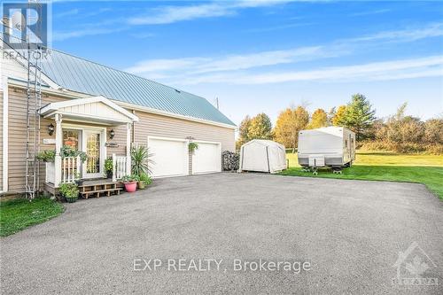 2745 Cassburn Road, Champlain (614 - Champlain Twp), ON - Indoor Photo Showing Other Room