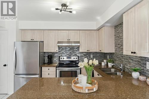 21 - 42 Pinery Trail, Toronto, ON - Indoor Photo Showing Kitchen With Double Sink With Upgraded Kitchen