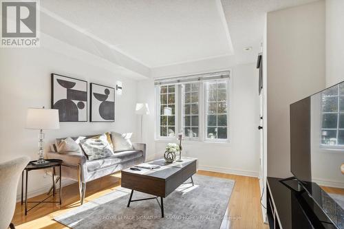 21 - 42 Pinery Trail, Toronto, ON - Indoor Photo Showing Living Room