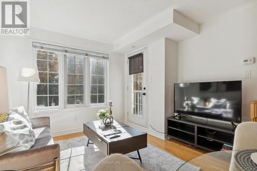 21 - 42 Pinery Trail, Toronto, ON - Indoor Photo Showing Living Room