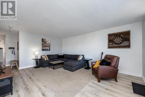 1008 - 10 Parkway Forest Drive, Toronto (Henry Farm), ON - Indoor Photo Showing Living Room