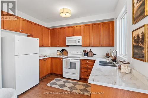 571 Shaftsbury Street, Oshawa (Eastdale), ON - Indoor Photo Showing Kitchen With Double Sink