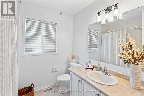 571 Shaftsbury Street, Oshawa (Eastdale), ON - Indoor Photo Showing Bathroom