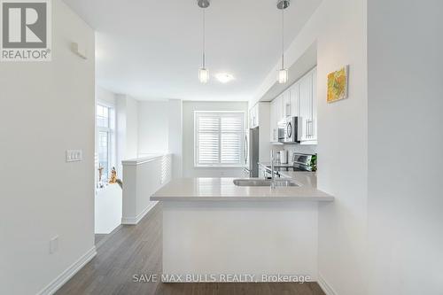 94 - 1890 Rymal Road E, Hamilton, ON - Indoor Photo Showing Kitchen