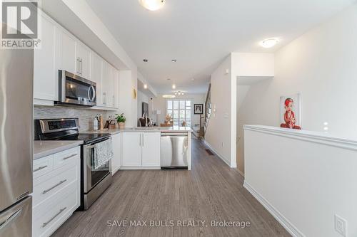 94 - 1890 Rymal Road E, Hamilton, ON - Indoor Photo Showing Kitchen With Stainless Steel Kitchen With Upgraded Kitchen