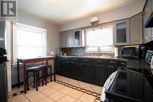 142 Stanley St, Sault Ste. Marie, ON - Indoor Photo Showing Kitchen