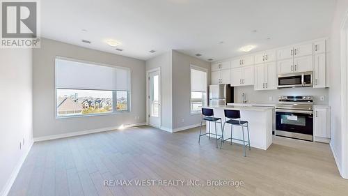 402 - 3285 Carding Mill Trail, Oakville, ON - Indoor Photo Showing Kitchen