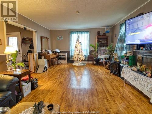 4 Aberdeen Street, Merlin, ON - Indoor Photo Showing Living Room