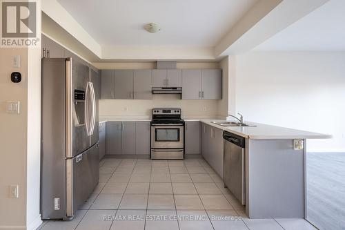 78 Bradbury Road, Hamilton, ON - Indoor Photo Showing Kitchen With Double Sink