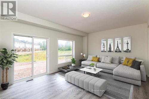 78 Bradbury Road, Hamilton, ON - Indoor Photo Showing Living Room