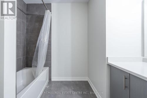 78 Bradbury Road, Hamilton, ON - Indoor Photo Showing Bathroom