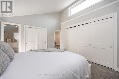 11 Farnham Road, Puslinch, ON - Indoor Photo Showing Bedroom