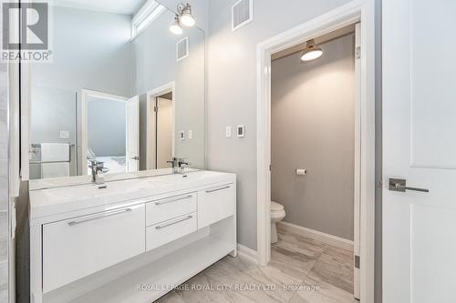 11 Farnham Road, Puslinch, ON - Indoor Photo Showing Bathroom