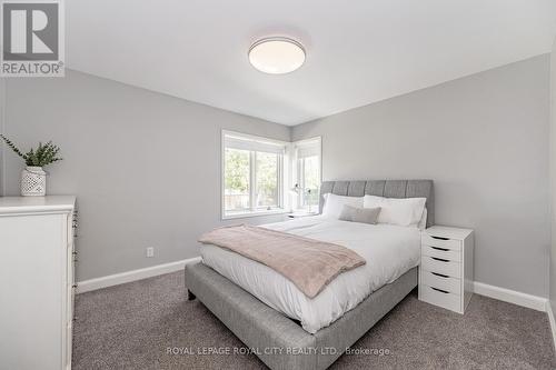 11 Farnham Road, Puslinch, ON - Indoor Photo Showing Bedroom