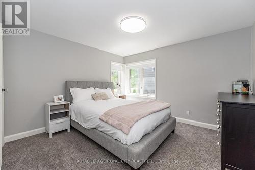 11 Farnham Road, Puslinch, ON - Indoor Photo Showing Bedroom