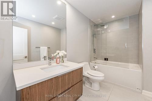 11 Farnham Road, Puslinch, ON - Indoor Photo Showing Bathroom