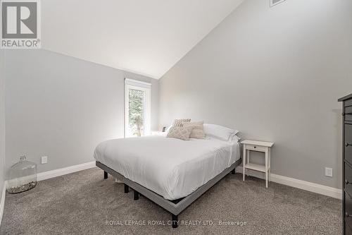 11 Farnham Road, Puslinch, ON - Indoor Photo Showing Bedroom