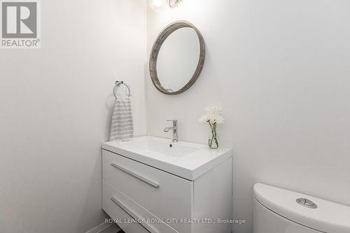 11 Farnham Road, Puslinch, ON - Indoor Photo Showing Bathroom