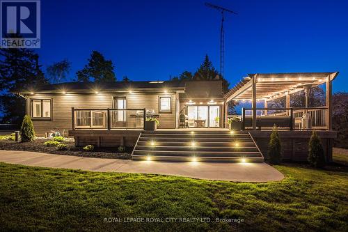 11 Farnham Road, Puslinch, ON - Outdoor With Deck Patio Veranda