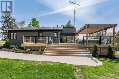 11 Farnham Road, Puslinch, ON - Outdoor With Deck Patio Veranda