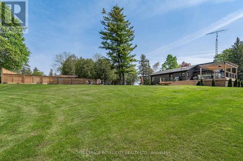 11 Farnham Road, Puslinch, ON - Outdoor