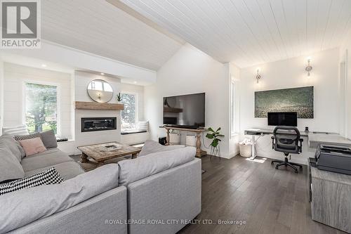 11 Farnham Road, Puslinch, ON - Indoor Photo Showing Living Room With Fireplace