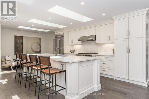 11 Farnham Road, Puslinch, ON - Indoor Photo Showing Kitchen With Upgraded Kitchen