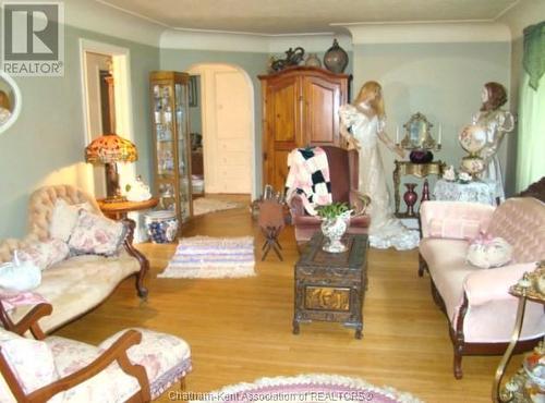 12578 Mitton Line, Ridgetown, ON - Indoor Photo Showing Living Room