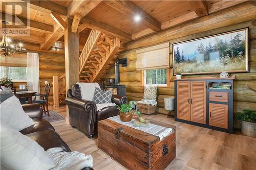 8 Tanager Trail, Westmeath, ON - Indoor Photo Showing Living Room