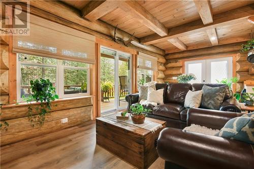 8 Tanager Trail, Westmeath, ON - Indoor Photo Showing Living Room