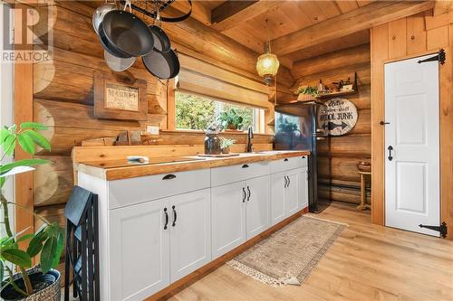 8 Tanager Trail, Westmeath, ON - Indoor Photo Showing Kitchen