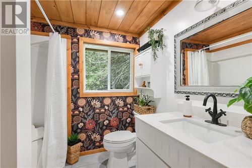 8 Tanager Trail, Westmeath, ON - Indoor Photo Showing Bathroom