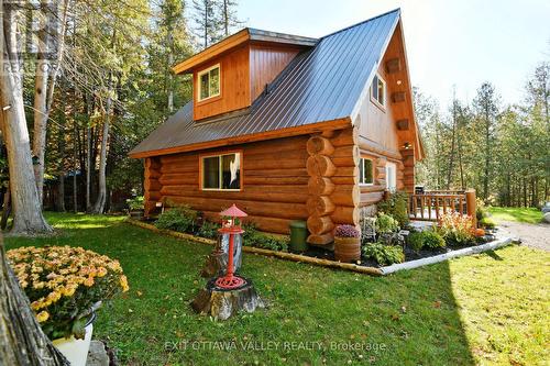 8 Tanager Trail, Whitewater Region, ON - Outdoor With Exterior