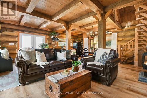 8 Tanager Trail, Whitewater Region, ON - Indoor Photo Showing Living Room