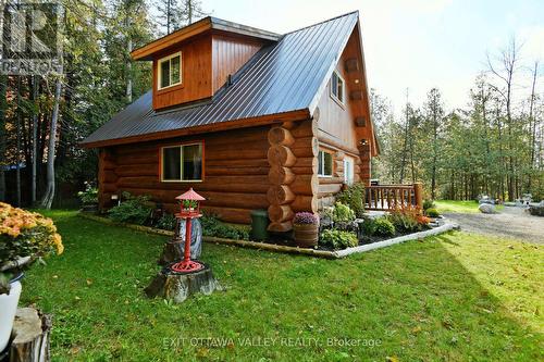 8 Tanager Trail, Whitewater Region, ON - Outdoor