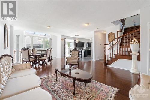 412 June Court, Ottawa, ON - Indoor Photo Showing Living Room