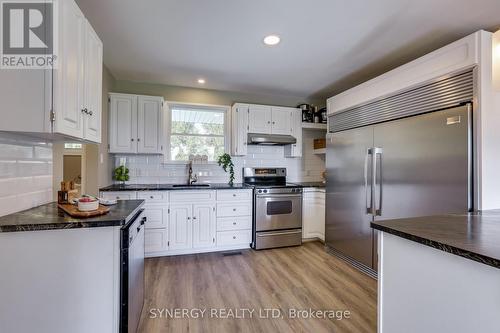 2760 Napperton Drive, Adelaide Metcalfe, ON - Indoor Photo Showing Kitchen With Upgraded Kitchen