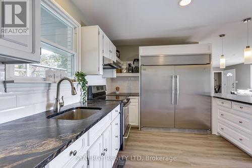 2760 Napperton Drive, Adelaide Metcalfe, ON - Indoor Photo Showing Kitchen With Upgraded Kitchen