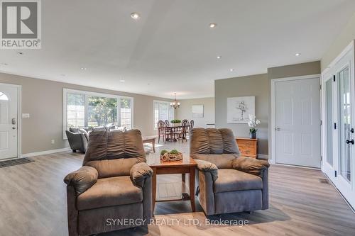 2760 Napperton Drive, Adelaide Metcalfe, ON - Indoor Photo Showing Living Room