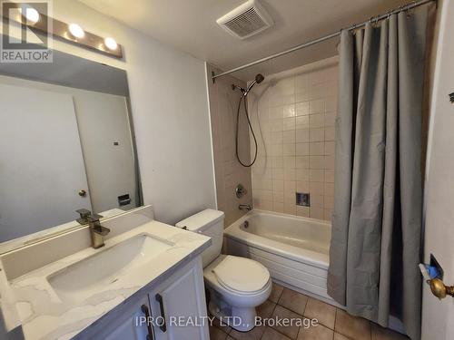 1611 - 330 Alton Towers Circle E, Toronto, ON - Indoor Photo Showing Bathroom