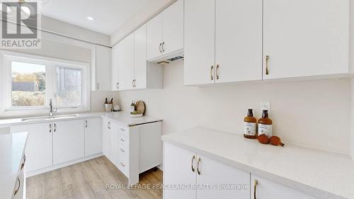 5 Stennett Drive, Georgina, ON - Indoor Photo Showing Kitchen