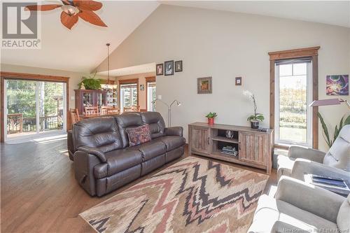 102 Mazerolle Street, Shippagan, NB - Indoor Photo Showing Living Room