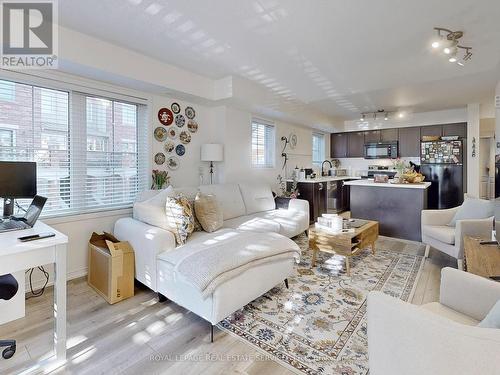 20 - 39 Hays Boulevard, Oakville, ON - Indoor Photo Showing Living Room