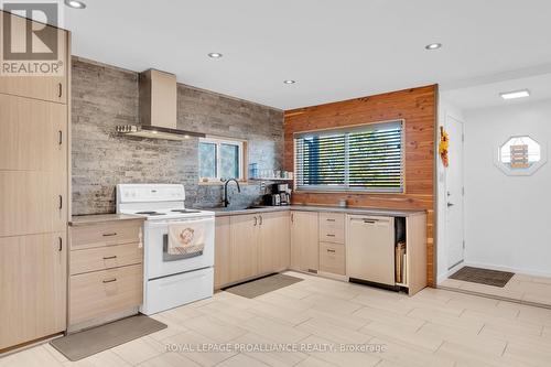 182 Henry Street, Stirling-Rawdon, ON - Indoor Photo Showing Kitchen