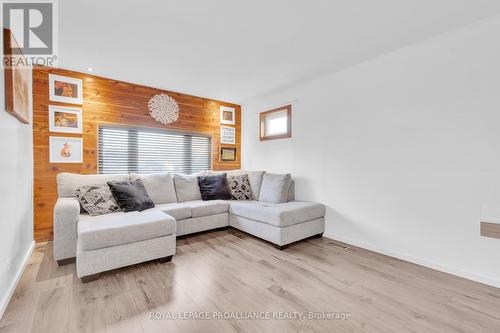 182 Henry Street, Stirling-Rawdon, ON - Indoor Photo Showing Living Room