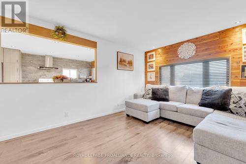 182 Henry Street, Stirling-Rawdon, ON - Indoor Photo Showing Living Room