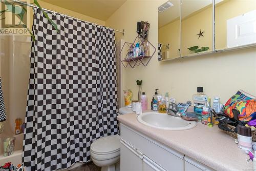 301 2525 Dingwall St, Duncan, BC - Indoor Photo Showing Bathroom