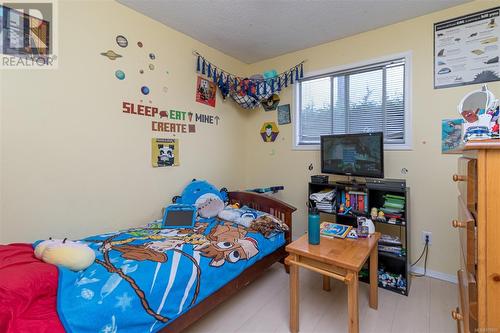 301 2525 Dingwall St, Duncan, BC - Indoor Photo Showing Bedroom